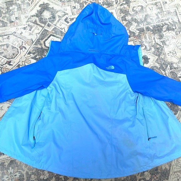 The North Face Rain Jacket - Picture 4 of 5